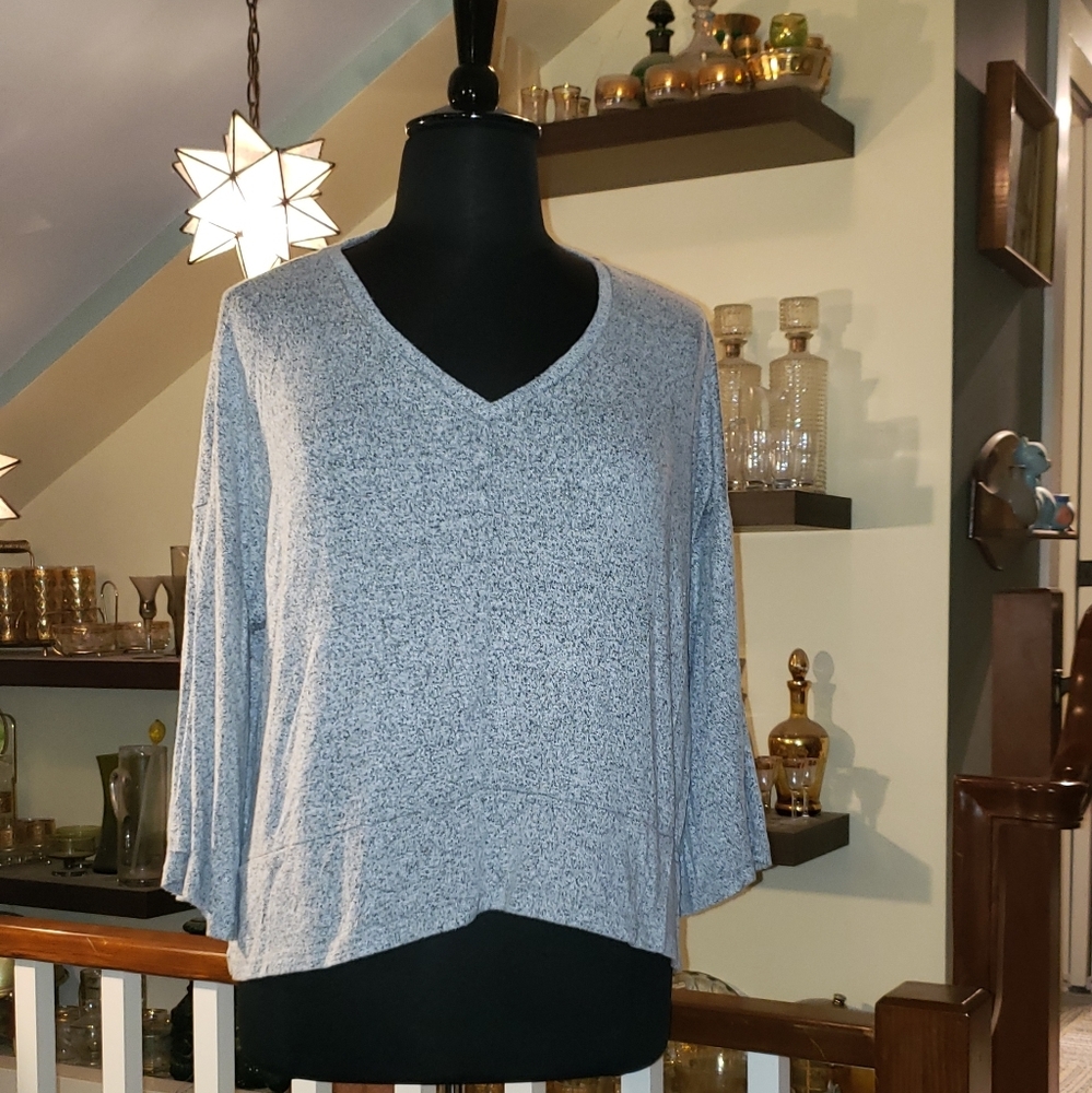 Gillian & O'Malley Gray Pebble - Knit Crop Length Top